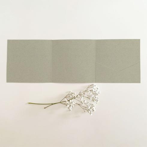 Trippel-Pocketfold-Karte quadratisch (15x15) Recycling-Karton "Kraft Moosgrau" Basic Line