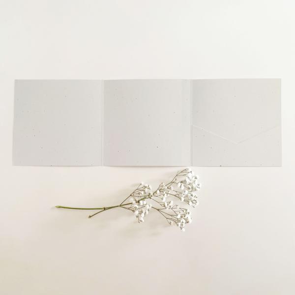Trippel-Pocketfold-Karte quadratisch (15x15) Recycling-Karton "Kraft Wollweiss" Basic Line